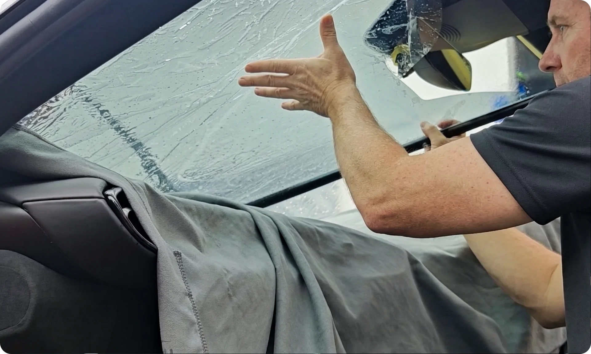 car-detailing-concept